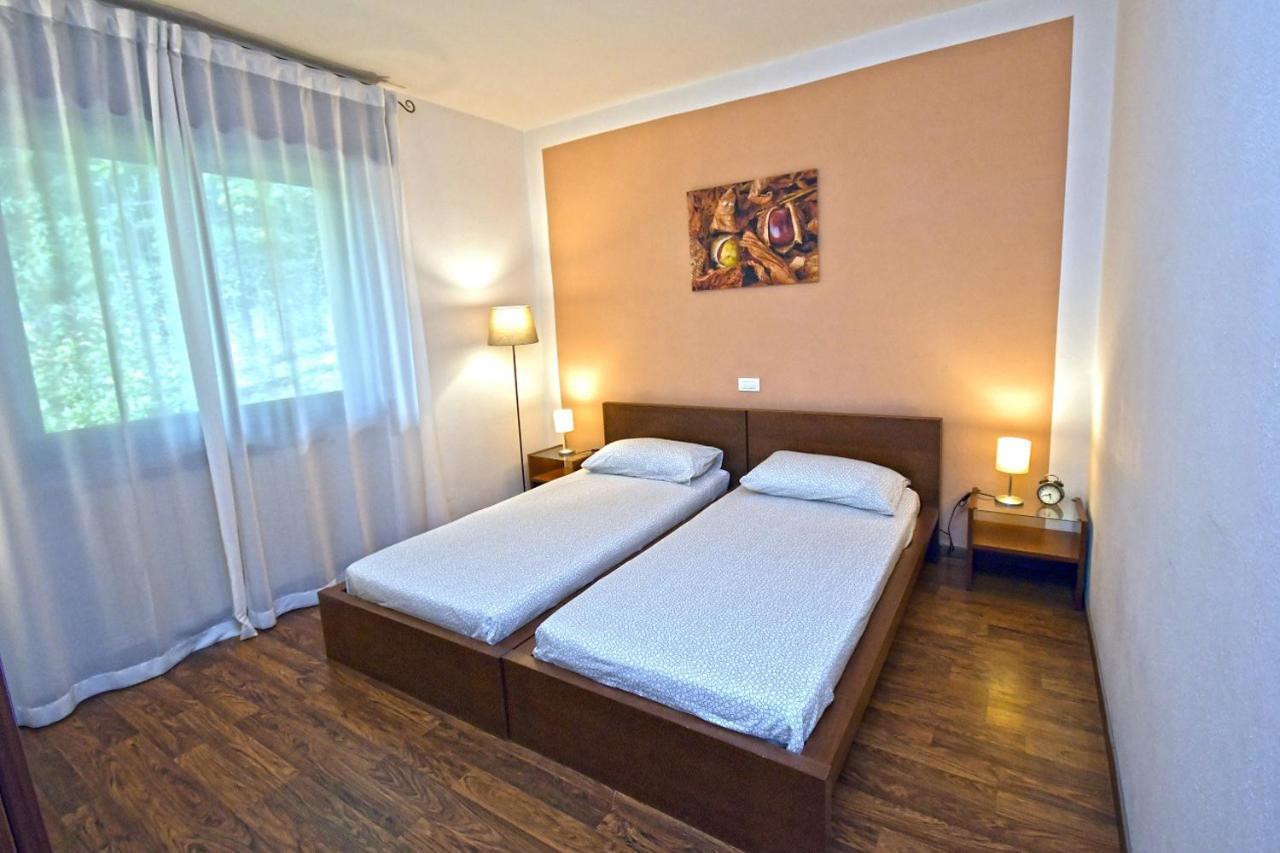 B&B La Casa Nel Bosco Invorio Inferiore Exteriör bild